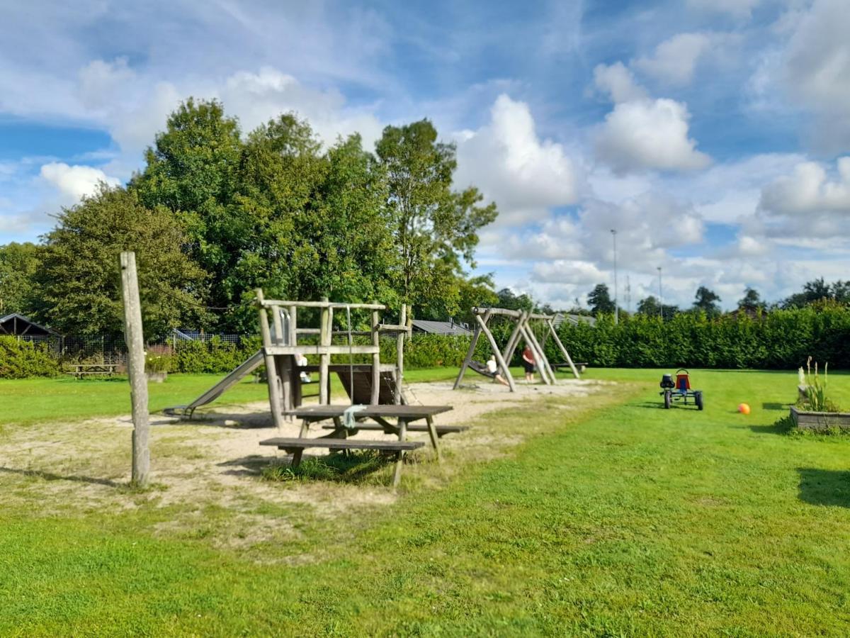 Beautiful 6-Person Chalet With Finnish Wood-Fired Sauna Tzummarum Luaran gambar